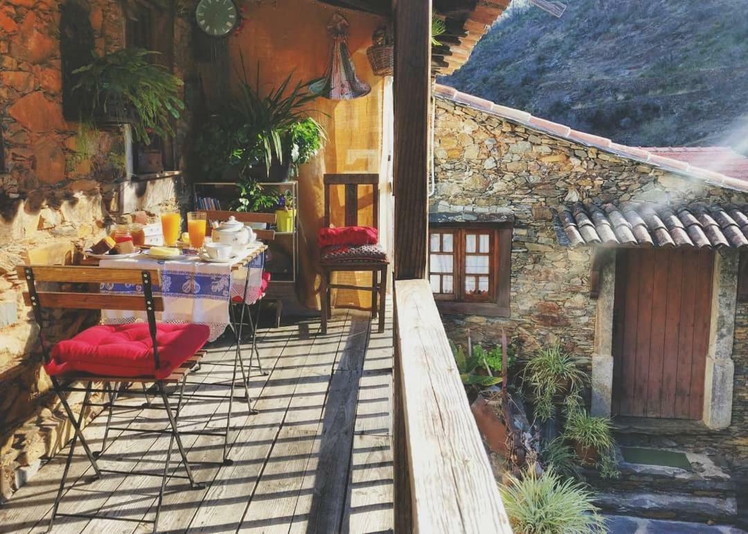 Гостевой дом A Casa Da Natalia Cha de Alvares Экстерьер фото